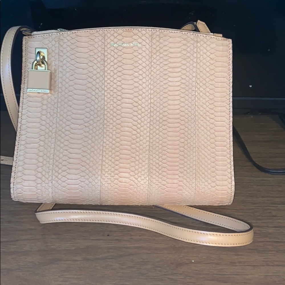 Crossbody Michael Kors bag